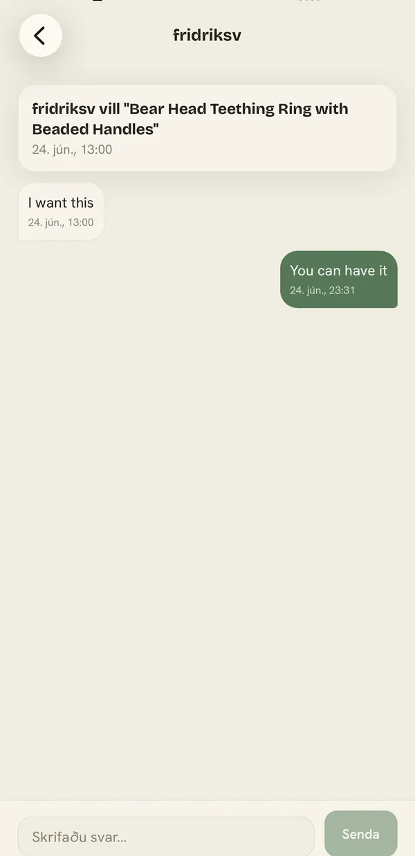 In-app messaging between a buyer and seller in Veyma.